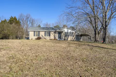 1026 Rebecca Dr, Burns, TN 37029