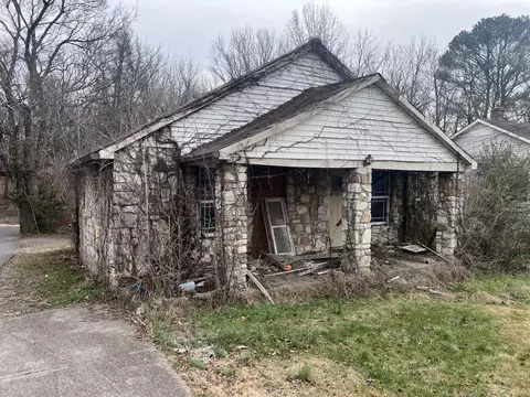 933 Cumberland Dr, Clarksville, TN 37040