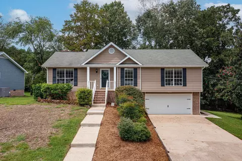 8623 Brookshadow Dr, Hixson, TN 37343