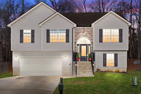 1677 Putnum Dr, Clarksville, TN 37042