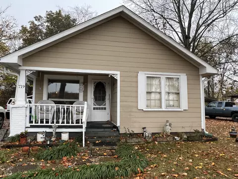 719 W High St, Manchester, TN 37355