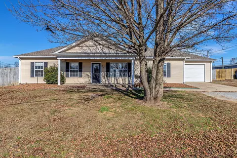 202 Cottonwood Dr, Shelbyville, TN 37160