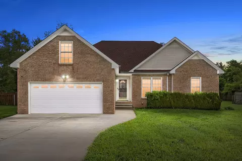 3800 Parade Dr, Clarksville, TN 37040