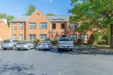 243 Westchase Dr, Nashville, TN 37205