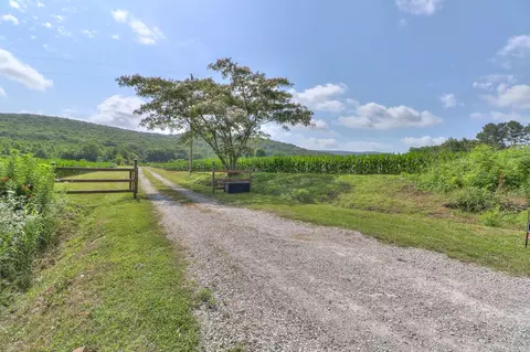 5928 Hillsboro Viola Rd, Manchester, TN 37355