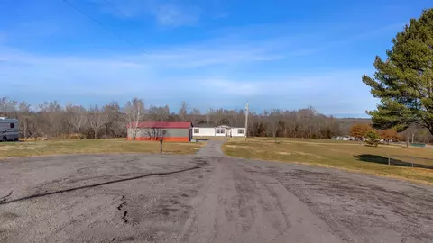 649 Wall Rd, Cunningham, TN 37052 photo 4