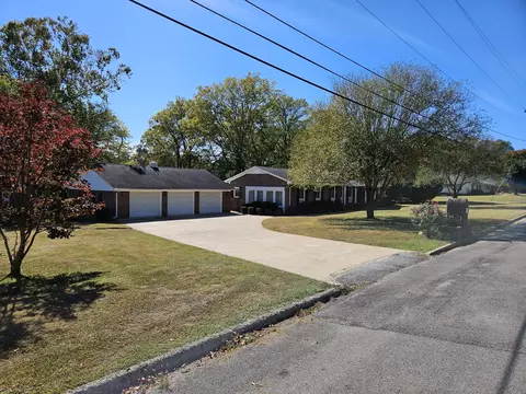 1602 Presnell Dr, Lawrenceburg, TN 38464
