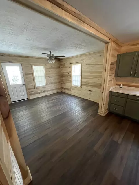 105 Willow Ave, Waverly, TN 37185