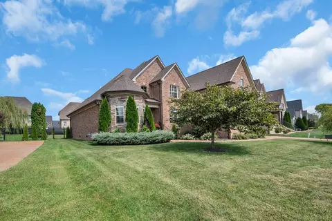 8010 Puddleduck Ln, Spring Hill, TN 37174