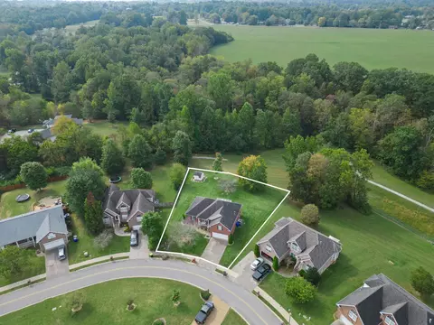 316 Landons Cir, White House, TN 37188