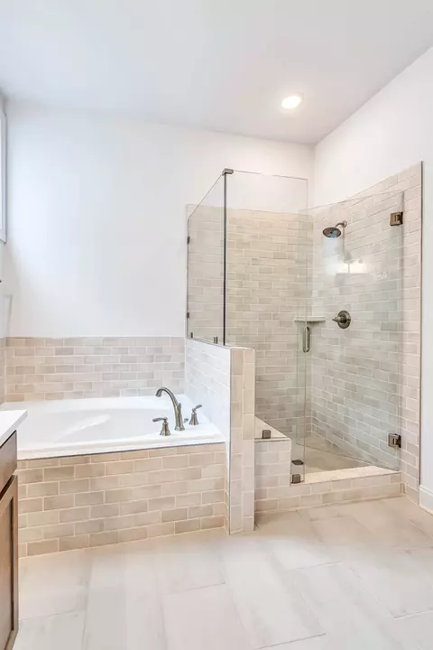 Bath - 3630 Jacaranda Ln, Murfreesboro, TN 37129 photo 2 of 3