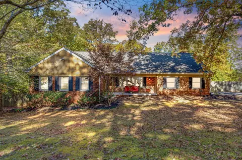 906 Glamis Cir, Signal Mountain, TN 37377