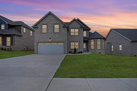 475 Spiderwort Dr, Clarksville, TN 37043