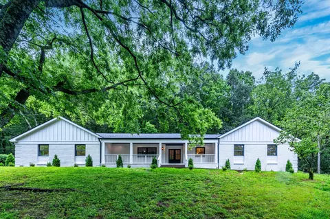 5821 Fredricksburg Dr, Nashville, TN 37215