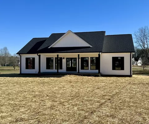 121 Grand View Dr, Smithville, TN 37166
