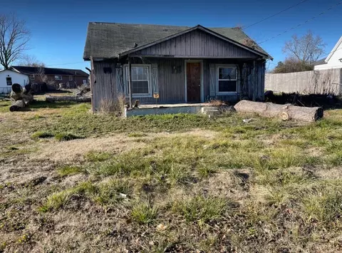 829 S Mountain Rd, Smithville, TN 37166