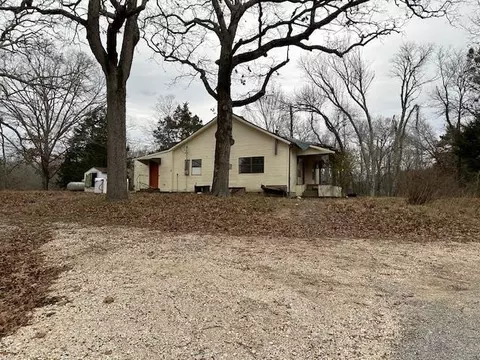 730 Cherry Creek Ln, Hollow Rock, TN 38342