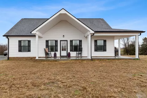 94 Hunters Ln, Westmoreland, TN 37186