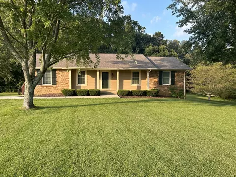 902 Town Branch Rd, Charlotte, TN 37036