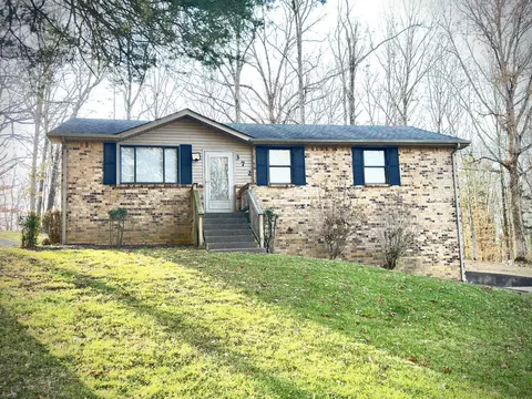 372 Hilltop Dr, Clarksville, TN 37040