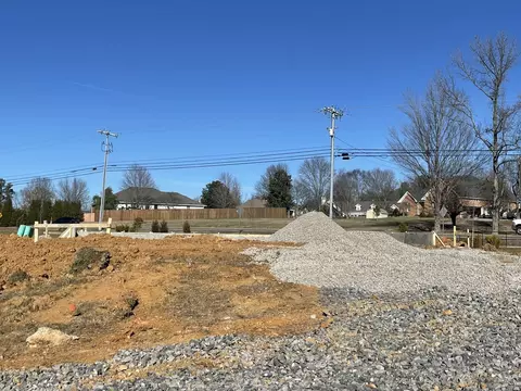 512 Ballard Dr, White House, TN 37188