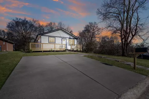 915 Shearor St, Clarksville, TN 37040