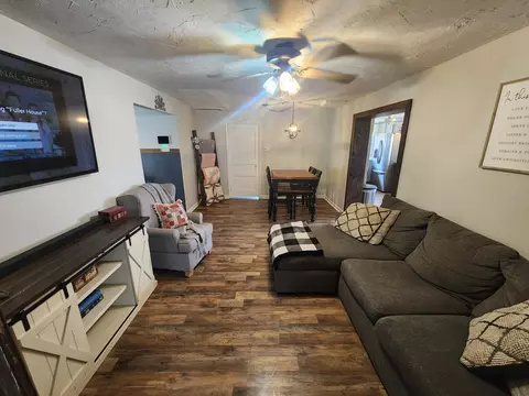 Living - 5904 Highway 76 E, Springfield, TN 37172 photo 1 of 5