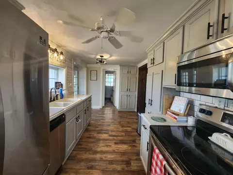 Kitchen - 5904 Highway 76 E, Springfield, TN 37172 photo 6 of 6
