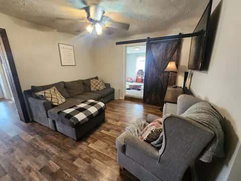 Living - 5904 Highway 76 E, Springfield, TN 37172 photo 2 of 5