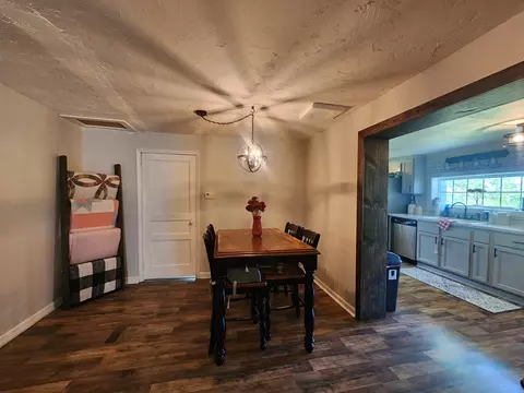 Dining - 5904 Highway 76 E, Springfield, TN 37172 photo 2 of 3