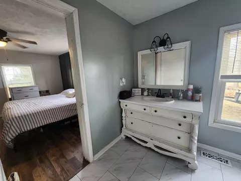 Bath - 5904 Highway 76 E, Springfield, TN 37172 photo 1 of 2