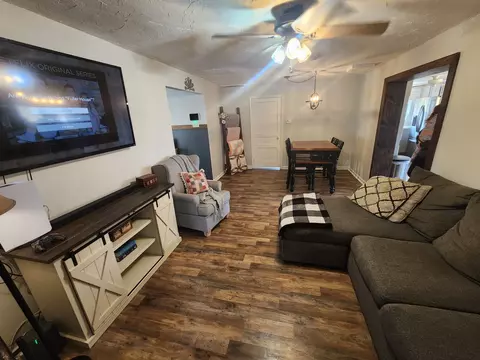 Living - 5904 Highway 76 E, Springfield, TN 37172 photo 4 of 5