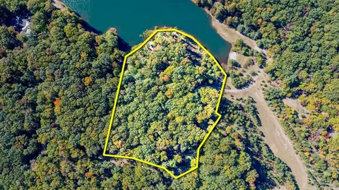 1 Myers Point Rd, Sewanee, TN 37375