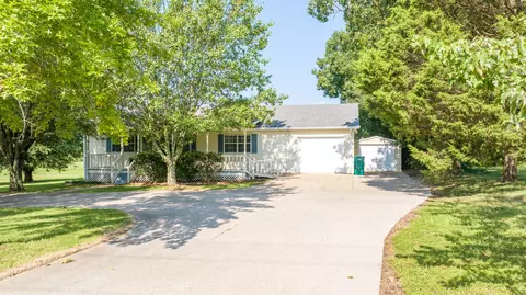 997 Old Nashville Hwy, Mcewen, TN 37101