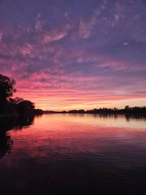 547 Riverfront Dr, Clifton, TN 38425