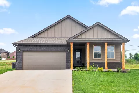 325 Frontier Dr, Clarksville, TN 37043