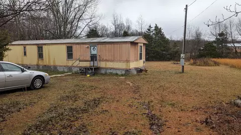 246 N G St, Hillsboro, TN 37342