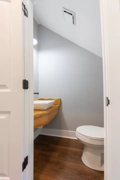 Bath - 981 Elm St, Eagleville, TN 37060 photo 2 of 3
