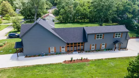 Exterior - 981 Elm St, Eagleville, TN 37060 photo 6 of 16