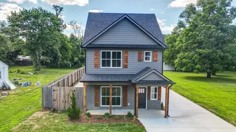 Exterior - 981 Elm St, Eagleville, TN 37060 photo 4 of 16