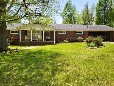 476 Taylor St, Bruceton, TN 38317
