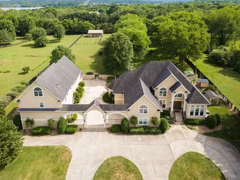 1038 Windsor Dr, Gallatin, TN 37066