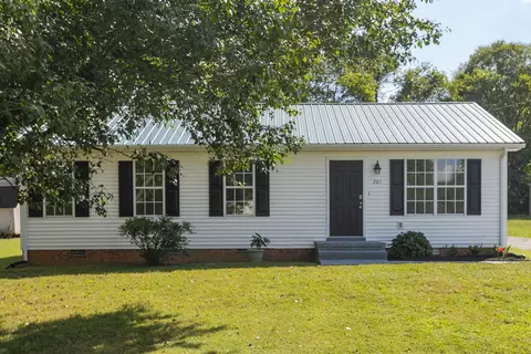 201 Lynnwood Dr, Portland, TN 37148