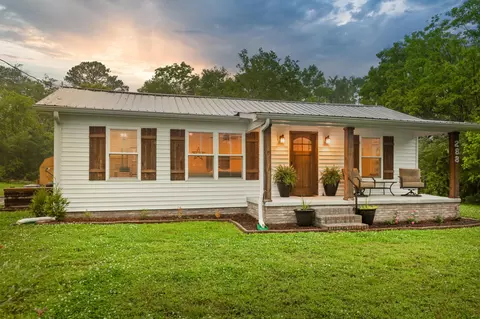 288 Oak Ave, Trenton, GA 30752