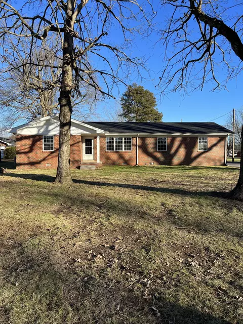 506 Crestwood Dr, Lafayette, TN 37083