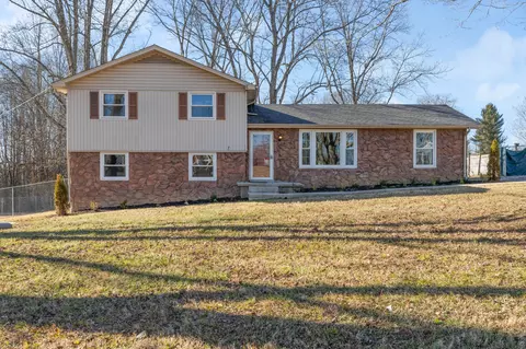 108 W Circle Dr, Burns, TN 37029