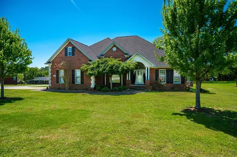 1002 Bellemeade Dr, Fayetteville, TN 37334