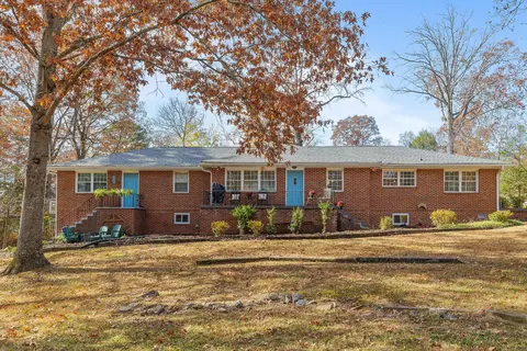 512 James Blvd, Signal Mountain, TN 37377