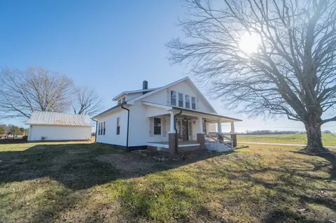 124 Beartown Rd, Loretto, TN 38469