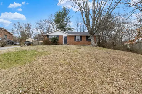 326 Clearview Dr, Clarksville, TN 37043